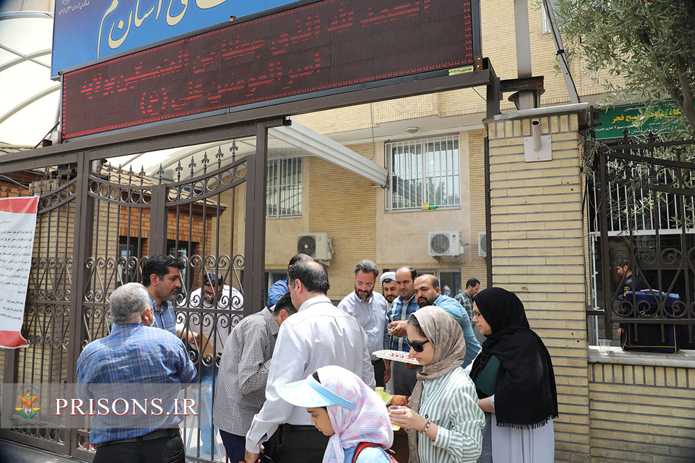 پذیرایی عیدانه اداره‌کل زندان‌های قم از شهروندان در جشن عید غدیر