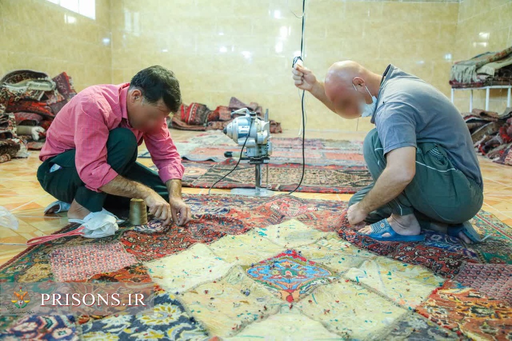هنر تکه‌دوزی فرش راهی برای کسب درآمد زندانیان اردوگاه کاردرمانی همدان