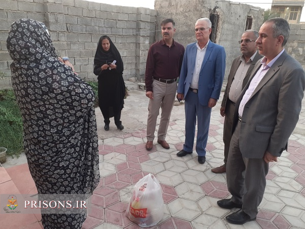 اهدای بسته های حمایتی به تعدادی از خانواده های زندانیان برازجان 