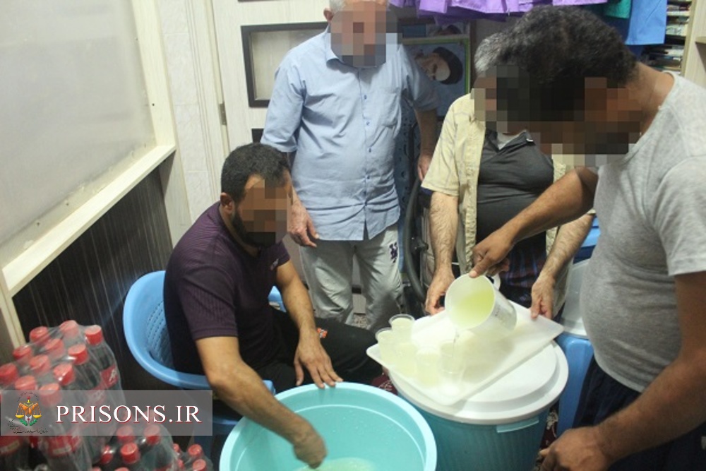 توزیع غذای نذری بمناسبت عید غدیر جهت زندانیان درزندان دشتی 