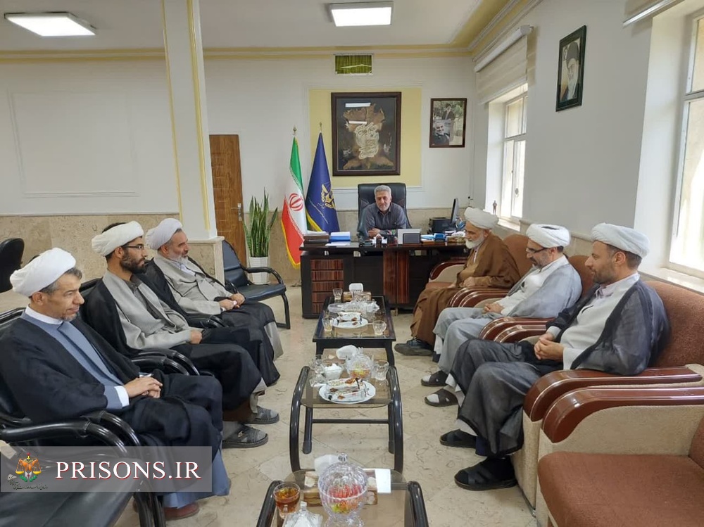 برگزاری جلسه «گفتمان درون سازمانی» مدیر ندامتگاه کرج با روحانیون شاغل در ندامتگاه  