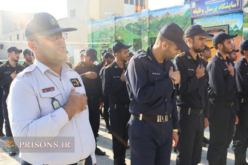 شور حسینی با برافراشته شدن پرچم متبرک به حرم  امام حسین(ع) درزندان دشتستان