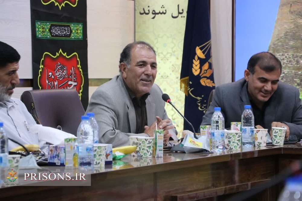 دیدار صمیمی مدیر کل زندان های لرستان با بازنشستگان زندان های استان
