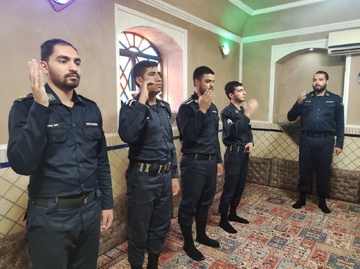 سربازان وظیفه زندان‌های استان یزد در سوگ علمدار کربلا نشستند
