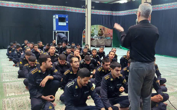 سربازان وظیفه زندان‌های استان یزد در سوگ علمدار کربلا گریستند
