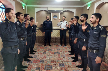 سربازان وظیفه زندان‌های استان یزد در سوگ علمدار کربلا نشستند