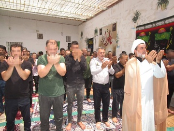 زندانیان سوگوار اباعبدالله در زندان های گیلان نماز ظهر عاشورا را اقامه کردند