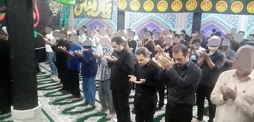 اقامه نماز ظهر عاشورا در زندان مرکزی بوشهر