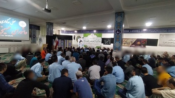 اقامه نماز جماعت ظهر عاشورا در میان پرسنل و مددجویان زندان‌های کردستان