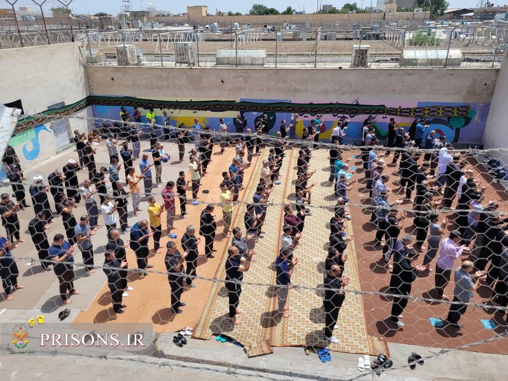 اقامه نماز ظهر عاشورای حسینی(ع) در زندان‌های استان قزوین
