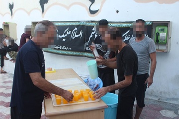 برپایی ایستگاه صلواتی و توزیع غذای نذری در روز عاشورا برای مددجویان زندان دشتی 