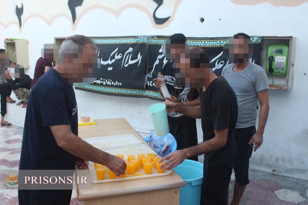 برپایی ایستگاه صلواتی و توزیع غذای نذری در روز عاشورا برای مددجویان زندان دشتی 