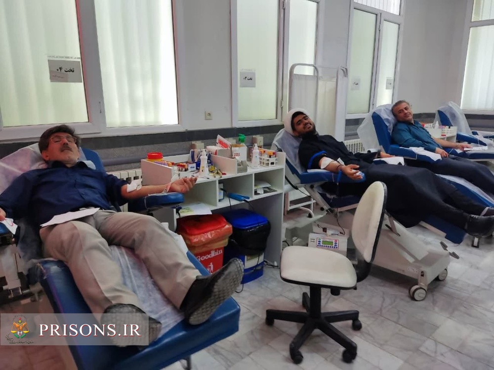 کارکنان زندان اردکان با اهدای خون این روز ملی را گرامی داشتند