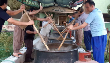 پخت «آش گندم» همزمان با 19 محرم در زندان مرکزی یزد