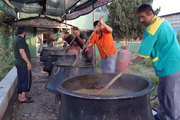 پخت «آش گندم» همزمان با 19 محرم در زندان مرکزی یزد