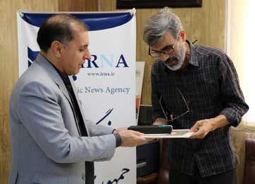 نشست رضا مقبلی مدیرکل زندان‌های استان با کاظم شاملو رییس خبرگزاری ایرنا  به مناسبت روز خبرنگاری