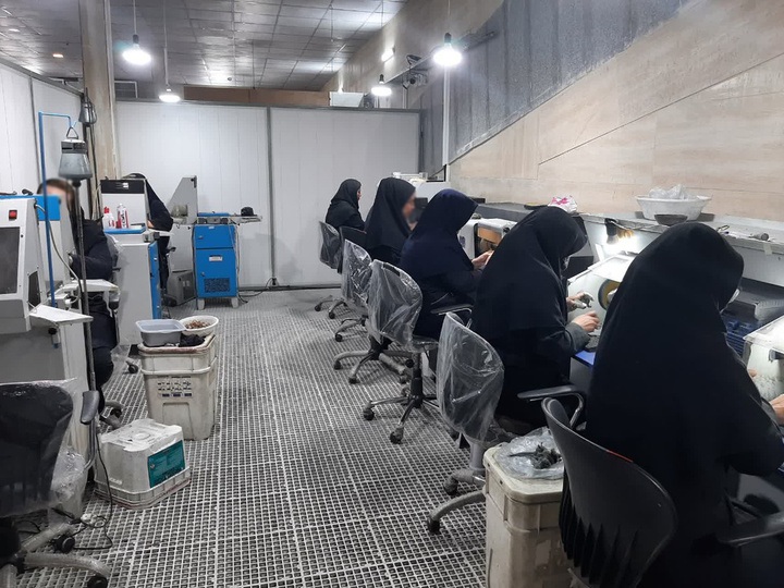 اشتغال پایدار برای زندانیان زن زندان مرکزی مشهد با هدف حمایت از بنیان خانواده