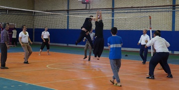  حضور مدیرکل زندان‌های آذربایجان‌غربی در بازی والیبال مددجویان کانون اصلاح و تربیت ارومیه                                                                                                               