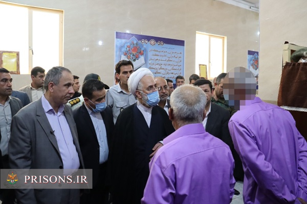 بازدید حضرت حجت الاسلام موحدی آزاد دادستان کل کشور از زندان مرکزی بوشهر