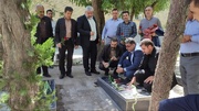 حضور کارکنان اداره‌کل زندان‌های کردستان در غبارروبی مزار شهدا به‌مناسبت هفته دولت