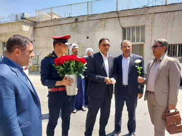 تجلیل به مناسبت روز کارمند توسط مدیر کل زندانهای آذربایجان شرقی