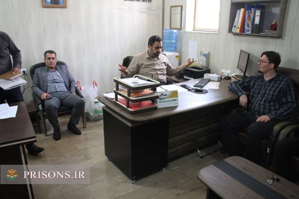 حضور معاونین توسعه و منابع انسانی و سلامت ، اصلاح و تربیت زندانهای بوشهر از زندان مرکزی استان