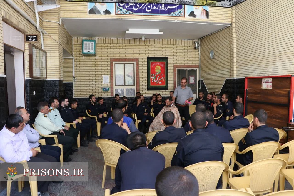 برگزاری دوره آموزشی پیرایشگری مردانه در زندان مرکزی اصفهان