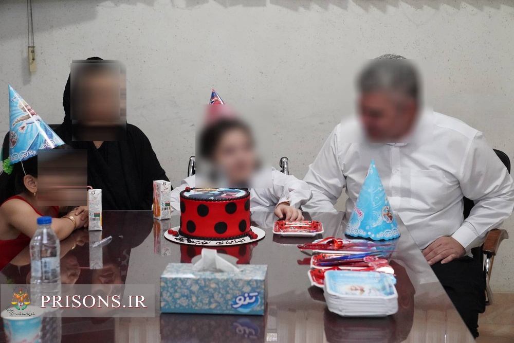 برپایی جشن تولد صمیمانه برای فرزند خردسال معلول یکی از مددجویان زندان مرکزی سنندج