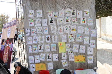 کودکان در موکب اداره کل زندان‌های البرز عاشورا را نقاشی کردند