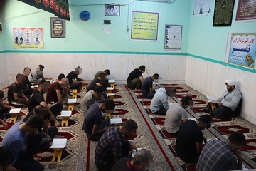 شرکت ۱۶۰ نفر از مددجویان زندان دشتستان در دوره‌های آموزشی تفسیر و حفظ قرآن کریم 