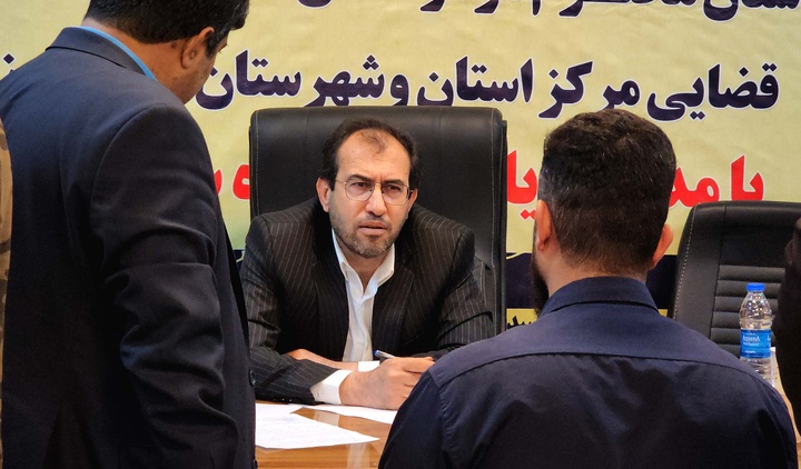 میز خدمت قضایی رئیس‌کل دادگستری و 150 نفر از مقامات قضایی خوزستان در زندان‌های استان