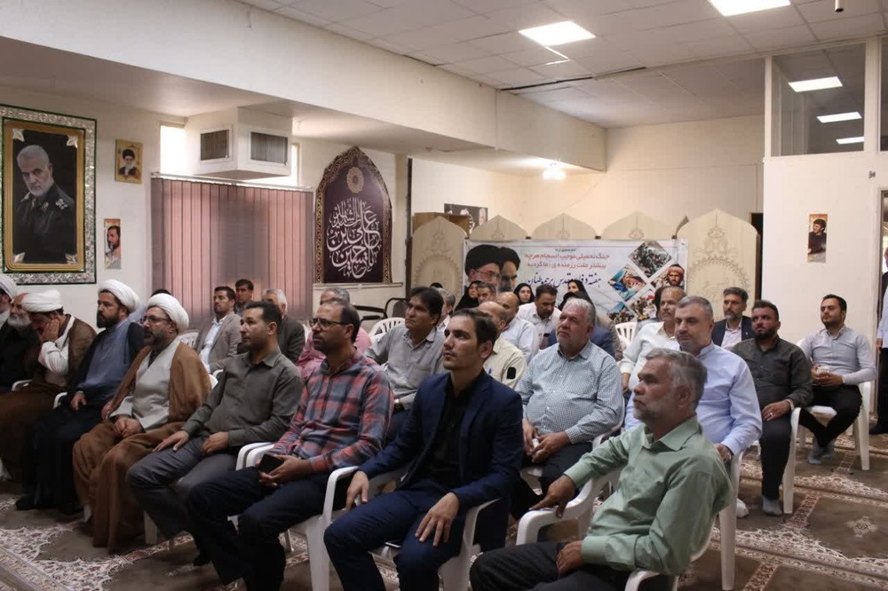 تجلیل از کارکنان ایثارگر در آستانه هفته دفاع مقدس در زندان‌های اصفهان