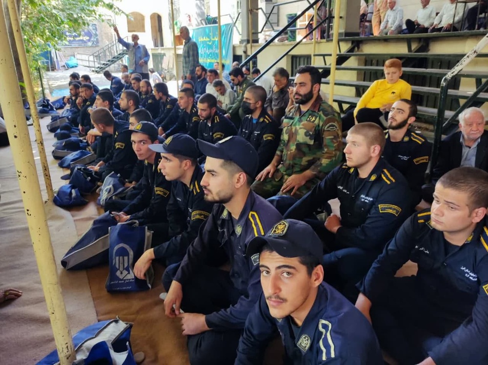 حضور کارکنان و سربازان وظیفه ندامتگاه کرج در نماز جمعه کمالشهر