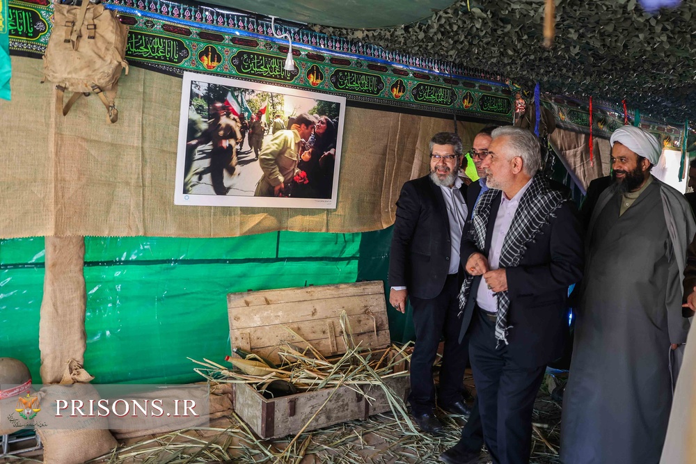 بازدید رئیس سازمان زندان‌ها از نمایشگاه ویژه هفته دفاع مقدس