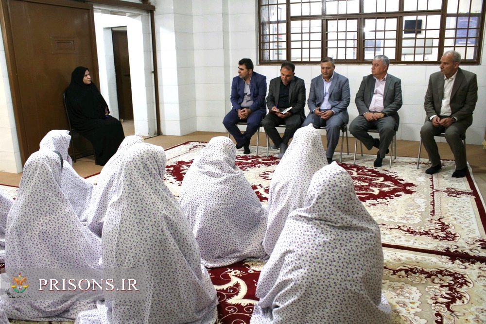 سرپرست زندان‌های استان ایلام با مددجویان بازداشتگاه، کانون اصلاح و تربیت و بند نسوان دیدار کرد
