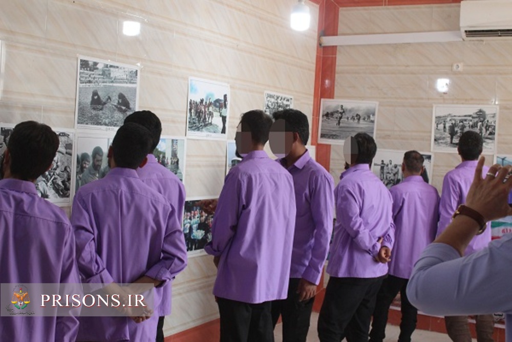برگزاری نمایشگاه عکس دفاع مقدس در اداره زندان دشتی