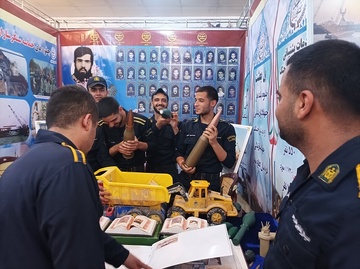 بازدید سربازان و کارکنان یگان حفاظت زندان مرکزی بوشهر از نمایشگاه «فتح قله‌ها» 