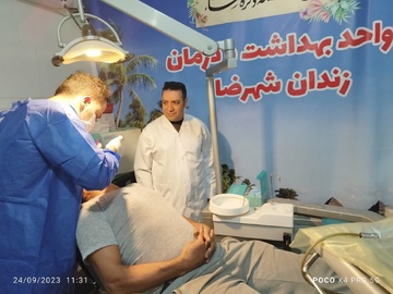 حضور جهادی دندانپزشک خیّر اصفهانی در زندان شهرضا  
