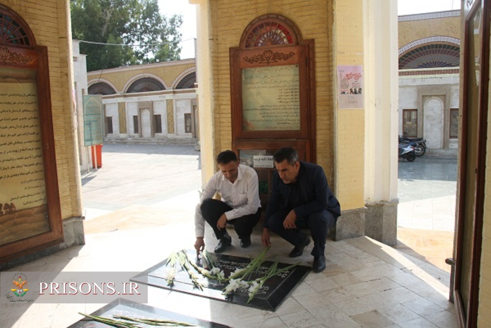 تجدید میثاق رئیس و کارکنان زندان مرکزی بوشهر با آرمان های شهدای هشت سال دفاع مقدس
