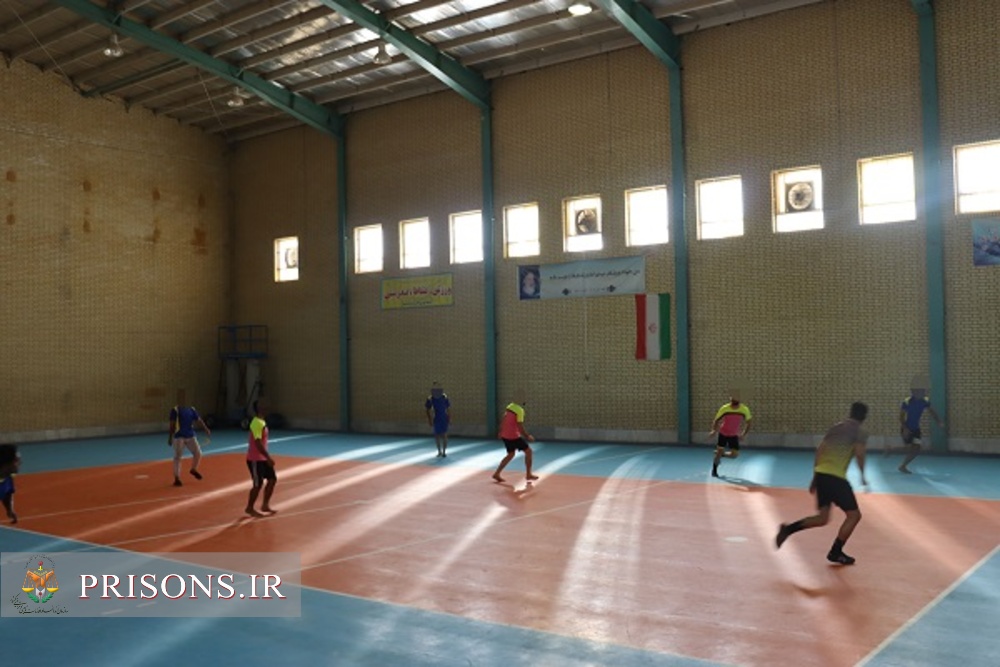 برگزاری مسابقات چهارجانبه فوتسال وفوتبال گرامیداشت هفته دفاع مقدس در زندان دشتستان