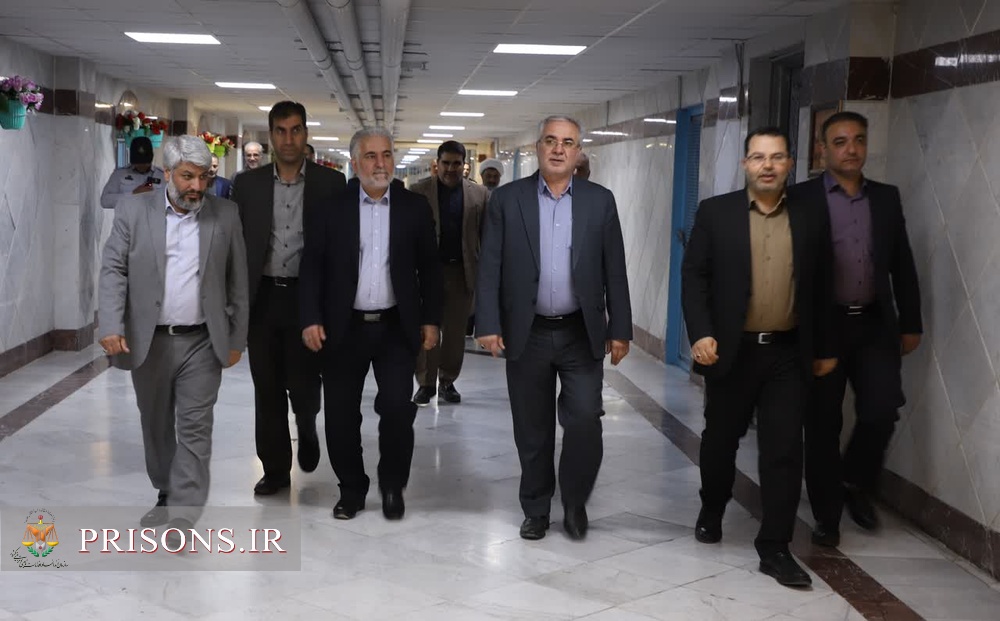 بازدید میدانی رئیس سازمان زندان‌ها از زندان مرکزی مشهد