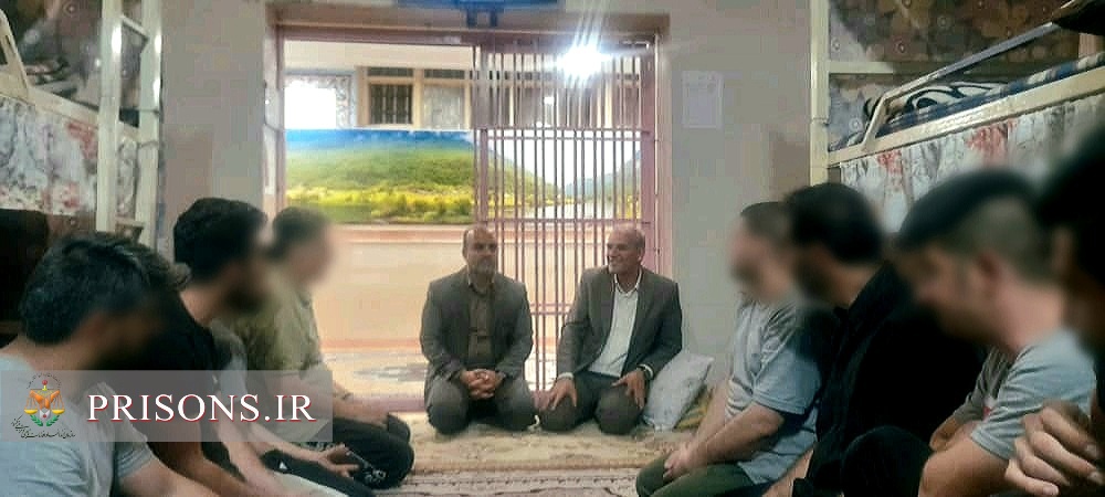 دیدار شبانه سرپرست زندان‌های استان ایلام با زندانیان