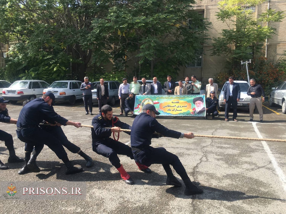 برگزاری مسابقه جذاب طناب کشی در بین سربازان اداره کل زندانهای استان کردستان