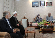 رئیس سازمان زندان‌ها در منزل خانواده شهید در استان اردبیل حضور یافت