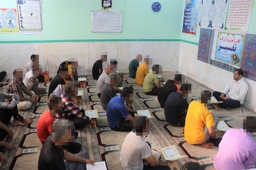 حضور پرشور مددجویان در فعالیت‌های مدرسه قرآن غدیر زندان دشتستان