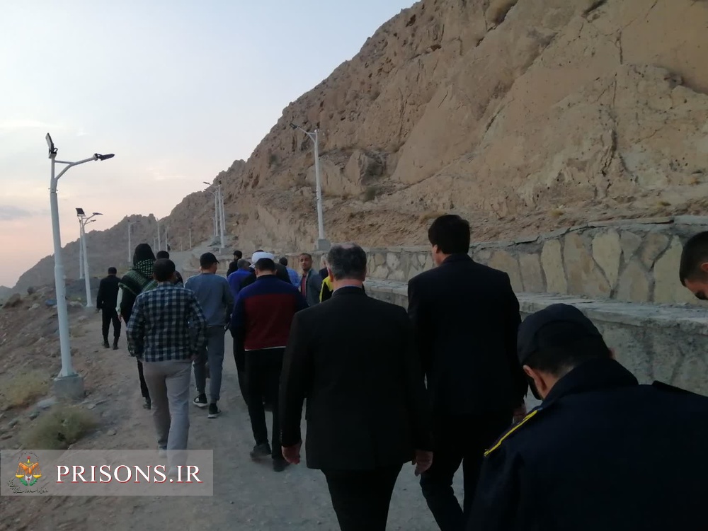 کوهنوردی کارکنان و سربازان وظیفه زندان‌های استان قم 