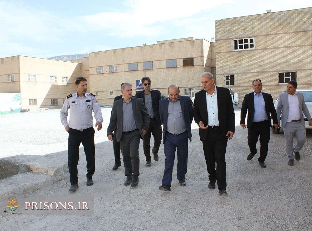 بازدید مسئولین دفتر فنی و مهندسی سازمان زندان‌ها از پروژه‌های عمرانی زندان‌های استان ایلام