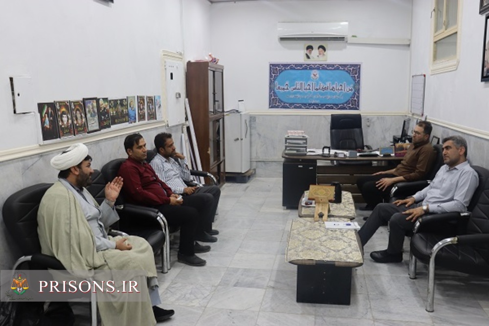 بازدید رئیس اداره توسعه کتابخانه های استان بوشهر از کتابخانه های زندان دشتستان 