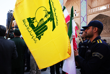 حضور مدیرکل و کارکنان و سربازان وظیفه اداره کل زندانهای استان یزد و زندان مرکزی در راهپیمایی یوم الله ۱۳ آبان