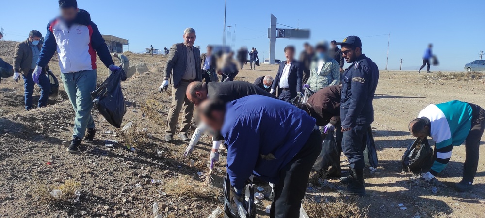 حضور کارکنان زندان‌های همدان در طرح جمع آوری زباله